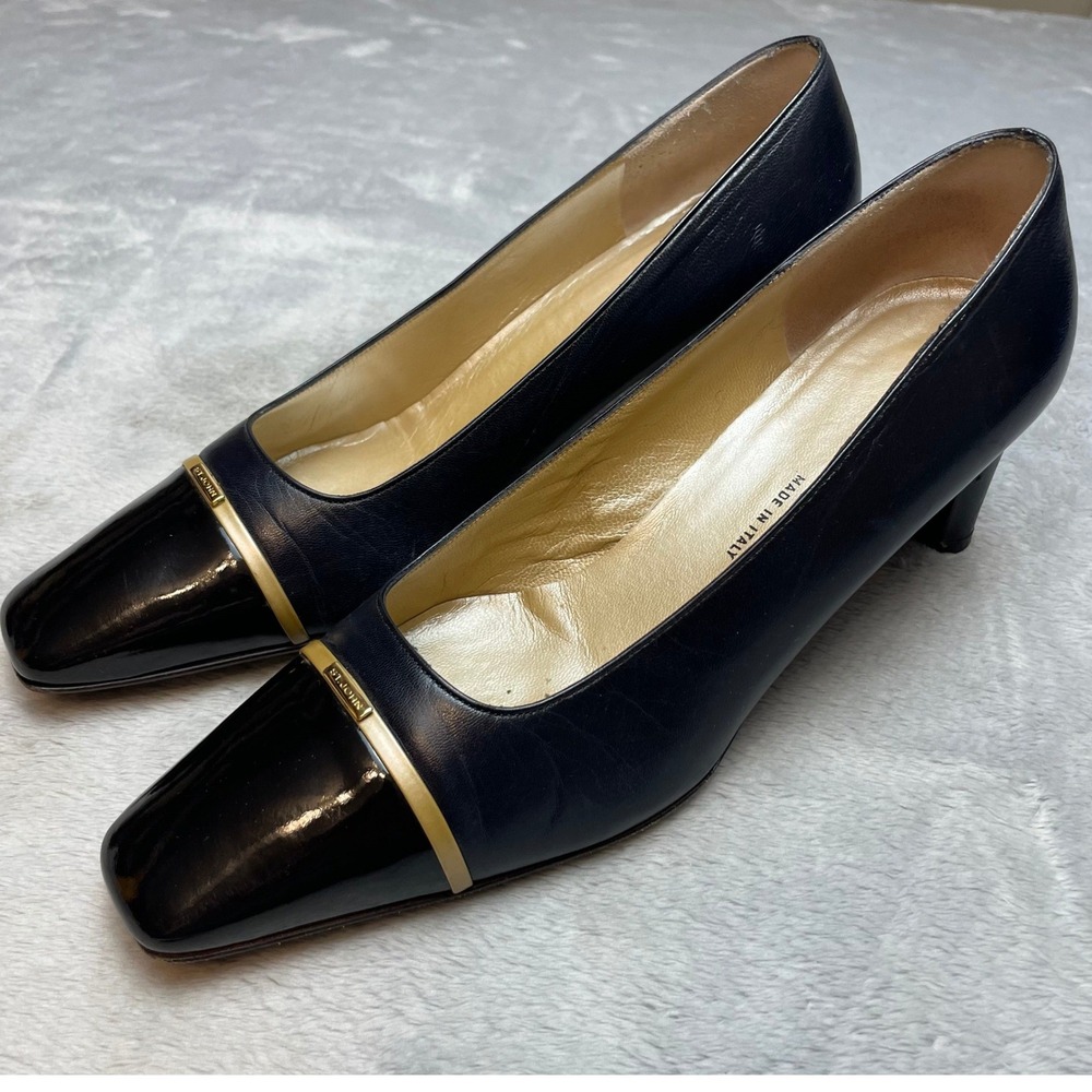 St John Womens Lina Leather Pumps Size 7B Navy Cap Toe Gold Accent Heels Logo